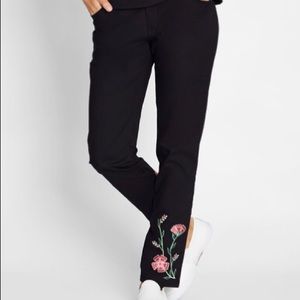 [Jaanuu] Embroidered Scrub Pant